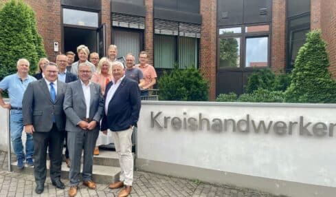 Landratskandidat Meinolf Haase im Gespräch mit der Kreishandwerkerschaft Paderborn-Lippe.