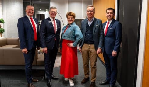 „Konjunktur & Kabarett“ – eine Veranstaltung mit viel Tradition in der Sparkasse Paderborn-Detmold-Höxter 