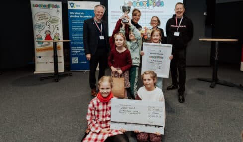 IHK Lippe freut sich über Erfolg: Grundschule Nord aus Leopoldshöhe gewinnt Landeswettbewerb „LogistiKids“