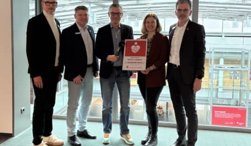 Mitarbeiter der Sparkasse Lemgo spenden vereint für „Aktion Lichtblicke“ in Lippe