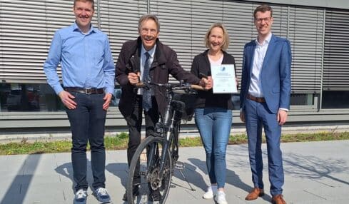 Mindener Stadtwerke von IHK Ostwestfalen für Mobilität auf zwei Rädern zertifiziert