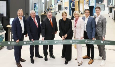 Leuchtturmprojekt: Ministerin Mona Neubaur eröffnet KI-Showroom für Handwerksbetriebe in Lemgo