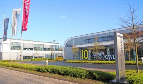 Innovation Made in Lemgo: High-Tech-Maschinenraum für den Mittelstand feiert Geburtstag