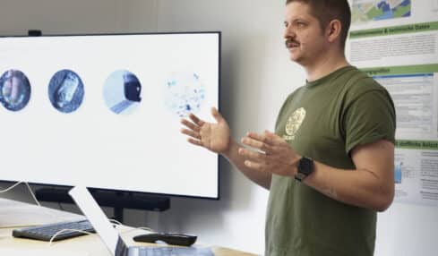 Lösungen gegen Mikroplastik: HSBI trifft auf Start-up MicroBubbles aus Bad Lippspringe in OWL