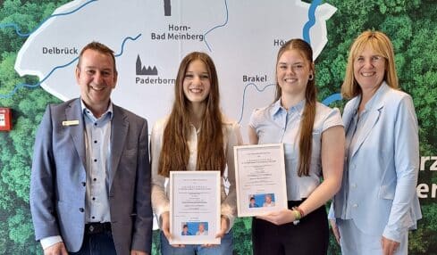 Sparkasse Paderborn-Detmold-Höxter: Förderpreis der Weritz-Bildungsstiftung geht an zwei Goerdeler-Schülerinnen