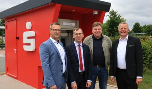 Sparkasse investiert am ZOB: In Warburg gibt es ab sofort wieder Bargeld