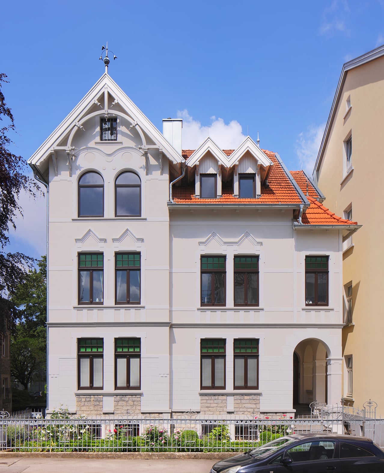 Sieger der Kategorie &bdquo;Mehrfamilienhaus", gestaltet von Andreas Hempe Maler- und Lackierermeister, Blomberg. Foto: Kreishandwerkerschaft Paderborn-Lippe/Dietmar Flach