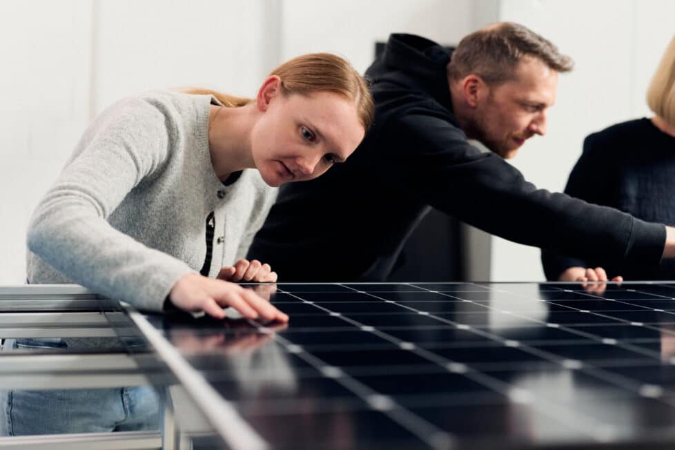 Forschung in Bielefeld: So werden Photovoltaik-Module nachhaltiger