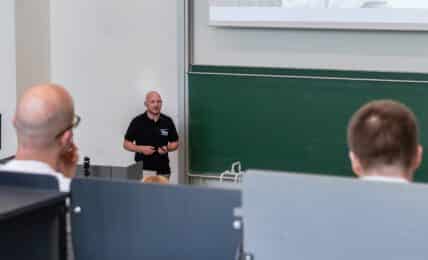Kannegiesser wirbt an der HSBI um Fachkräftenachwuchs