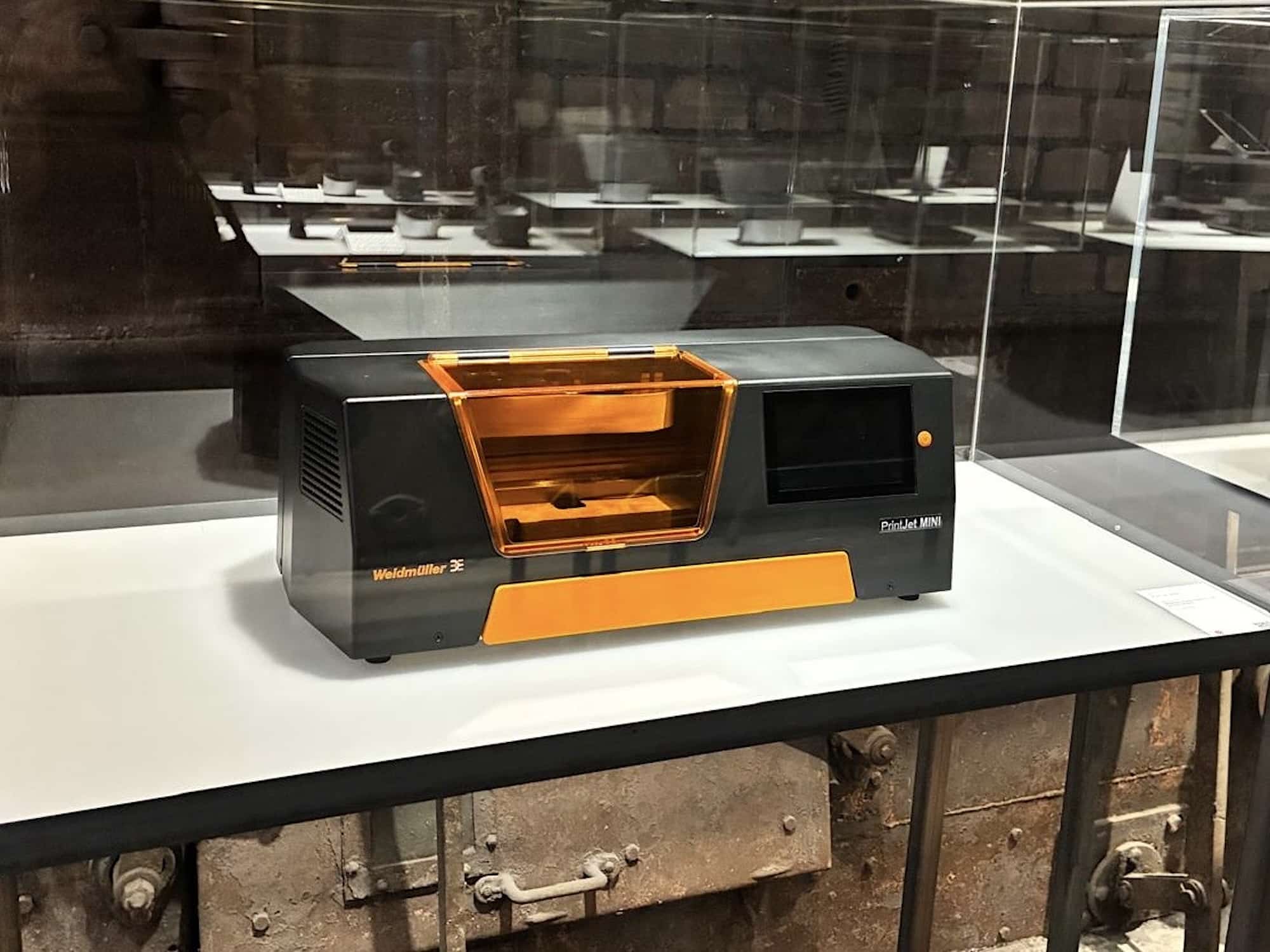 Der mit dem Red Dot Award ausgezeichnete PrintJet MINI ist nun im Red Dot Design Museum in Essen ausgestellt. Foto: Weidm&uuml;ller