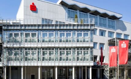 Wertpapiersparen direkt in der App: Sparkasse Paderborn-Detmold-Höxter startet mit S-Neo