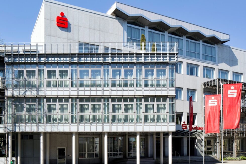 Wertpapiersparen direkt in der App: Sparkasse Paderborn-Detmold-Höxter startet mit S-Neo