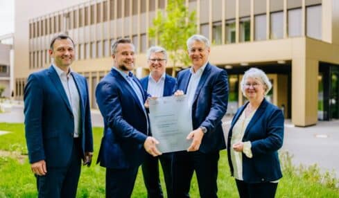 Talente für die Wirtschaft gewinnen: OWL wird Modellregion für internationale MINT-Studierende
