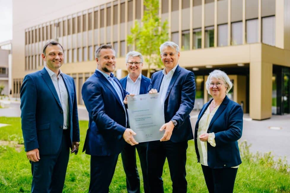Talente für die Wirtschaft gewinnen: OWL wird Modellregion für internationale MINT-Studierende