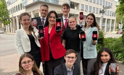Doppelter Testsieg für die Sparkassen-App: Viele Menschen in OWL nutzen die beste Banking-App