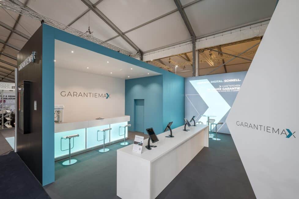 Deutschland behauptet sich als weltweit führender Messeplatz – mit international bedeutenden Veranstaltungen, modernen Messezentren und hoher Besucherfrequenz. Das Symbolbild zeigt ein von formdrei realisierten Messestand auf der bedeutenden Küchenmesse area 30 in Löhne in Ostwestfalen. Symbolfoto: formdrei