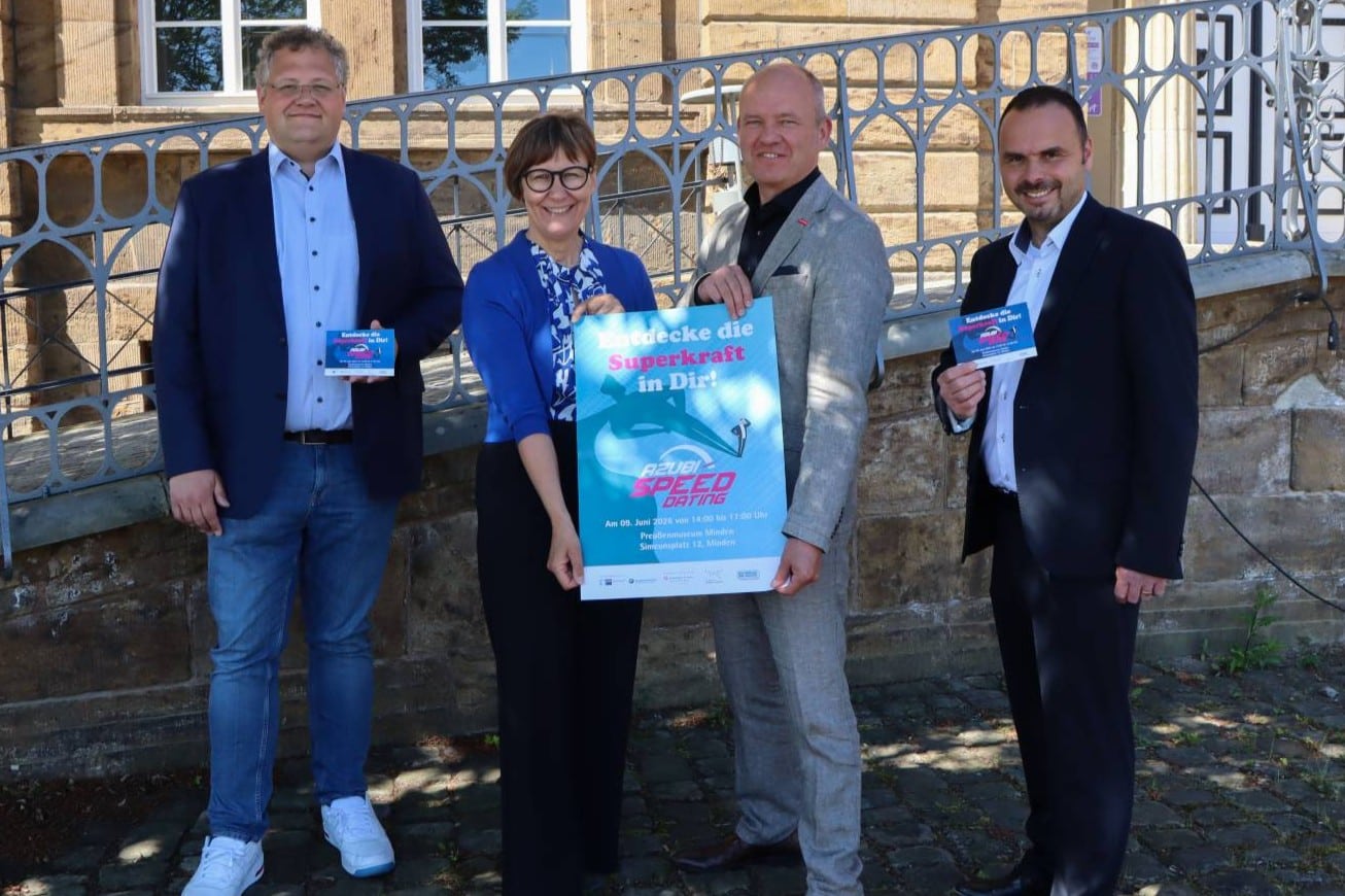 Die IHK Ostwestfalen engagiert sich sehr stark beim Thema Ausbildung. Unter anderem gemeinsam mit der Handwerkskammer OWL veranstaltet die IHK in den ihren Bezirken Minden-L&uuml;bbecke, Herford, Bieleeld, G&uuml;tersloh, Paderborn das erolgreiche Format Azubi-Speed-Dating. Hier kommen Sch&uuml;ler direkt mit ausbildenden Unternehmen niederschwellig in Kontakt. Foto: IHK Ostwestfalen