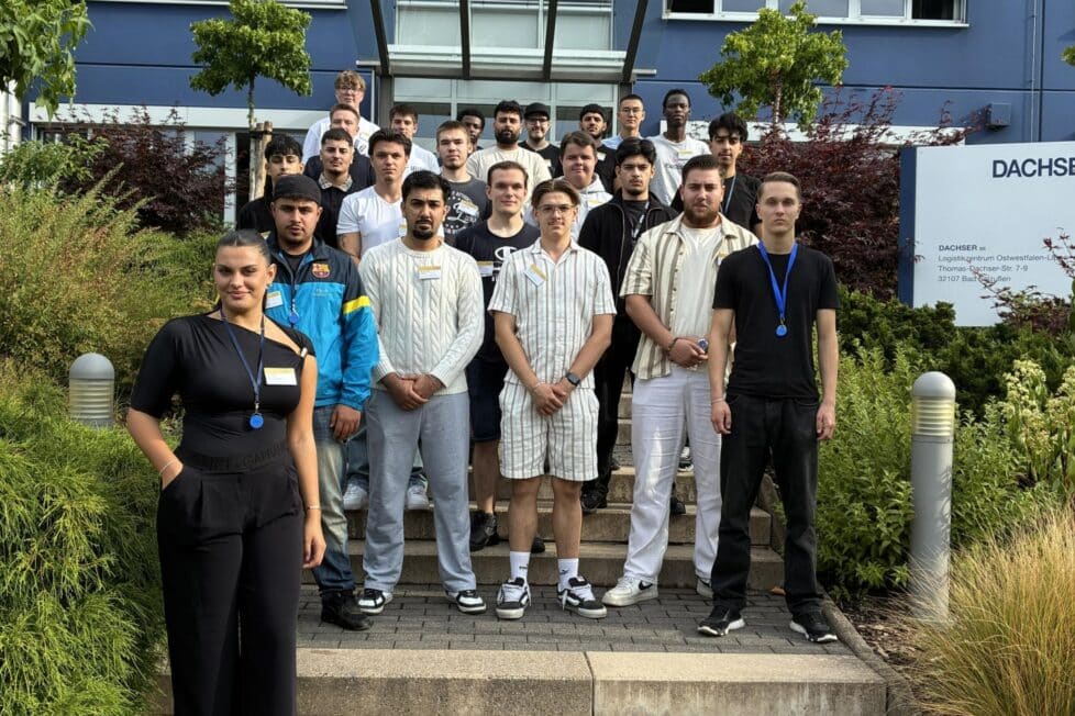 Dachser in Bad Salzuflen: 24 neue Nachwuchskräfte starten Ausbildung und Studium