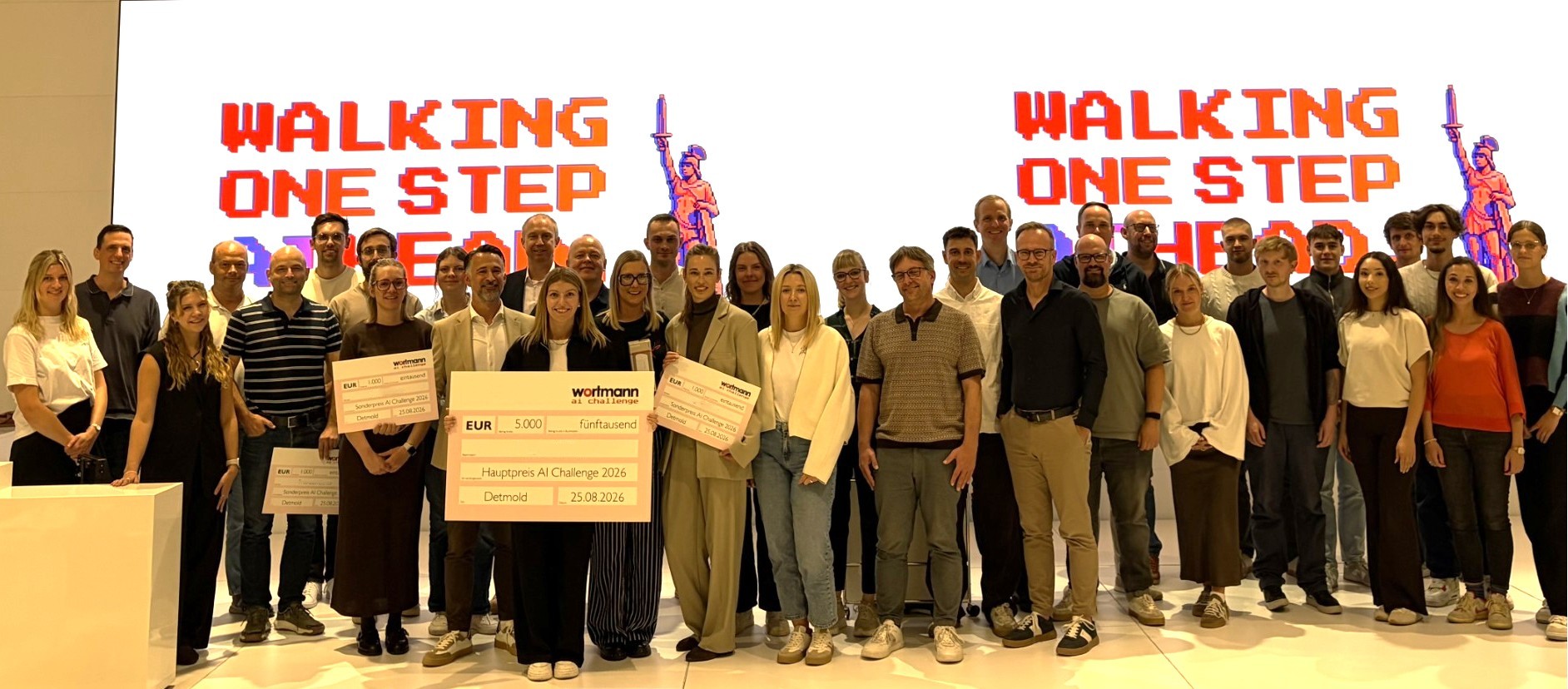 Wortmann Gruppe zeichnet Gewinner der ersten KI-Challenge in Detmold aus