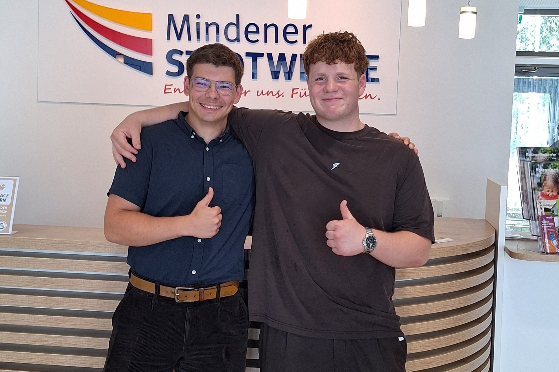 Ausbildung bei den Mindener Stadtwerken: Zwei neue Nachwuchskräfte starten – Qualität mit Siegel bestätigt