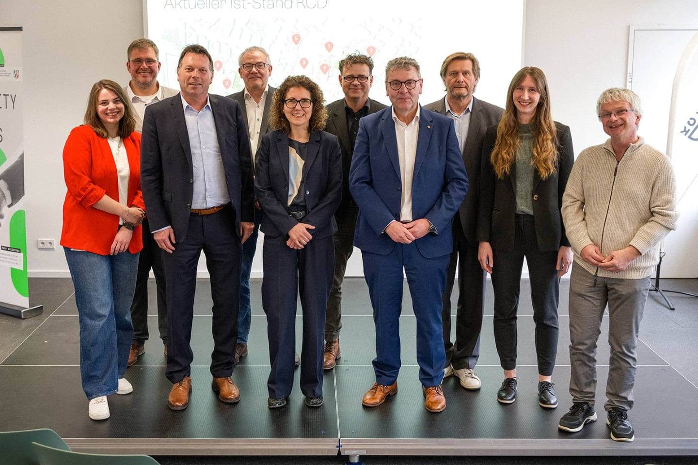 Erste Ideen f&uuml;r die Verortung des Gr&uuml;ndungszentrums auf dem Campus am Standort an der Bielefelder Stra&szlig;e, neben der Medienproduktion und dem KreativInstitut.OWL, sind bei einem Treffen zwischen dem Verein Kreativ Campus Detmold, dem KreativInstitut.OWL, der Stadt Detmold, der GILDE Wirtschaftsf&ouml;rderung Detmold und dem Kreis Lippe im M&auml;rz ausgetauscht worden. Foto: TH OWL