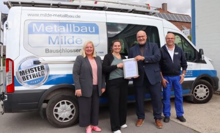 Metallbau Milde in Bad Salzuflen für ehrenamtliches Engagement ausgezeichnet