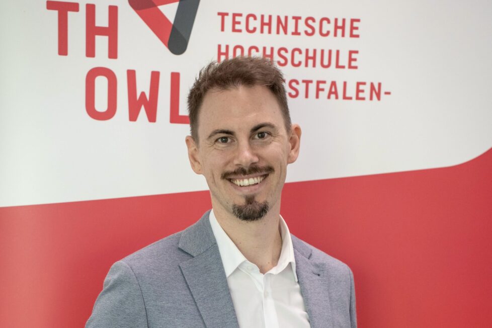 Seit dem 1. September ist Dr. Jens Vornholt (34) neuer Professor am Fachbereich Bauen und Umwelt der TH OWL. Er unterrichtet Baustatik und konstruktiven Ingenieurbau. Fotos: TH OWL
