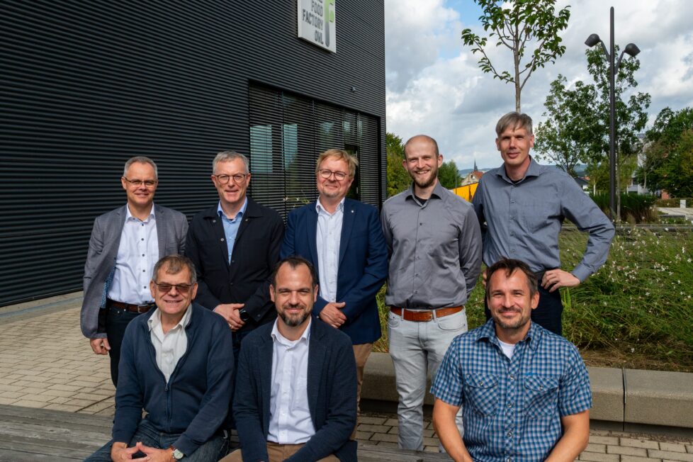 Das Projektteam mit Industriepartnern. Foto: TH OWL
