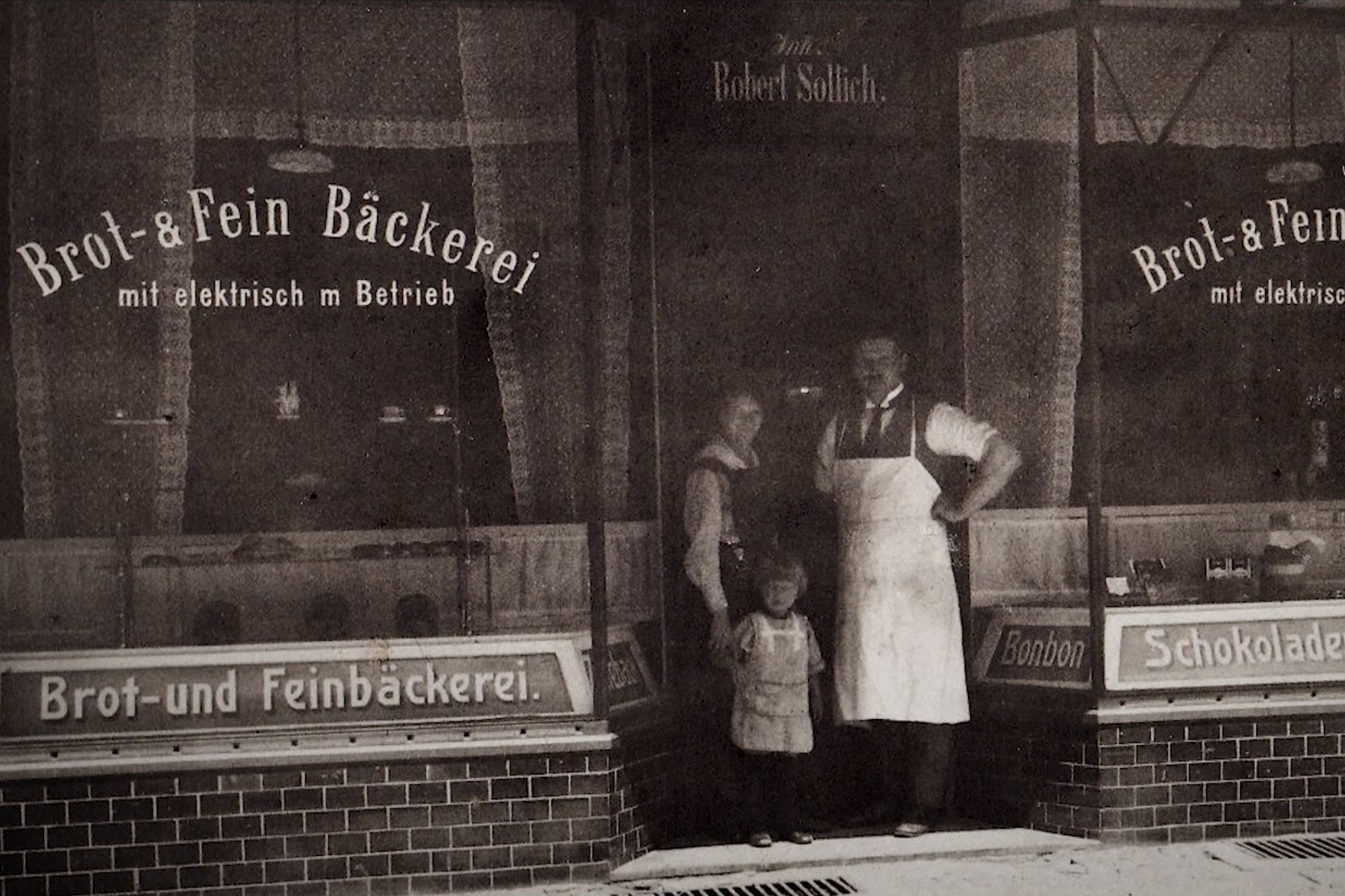 Firmengr&uuml;nder Robert Sollich, gelernter B&auml;cker und Konditor, er&ouml;ffnete 1920 im oberschlesischen Ratibor eine B&auml;ckerei und Konditorei, ging mit ausgepr&auml;gtem Erfindergeist aber bald dazu &uuml;ber, eigene Maschinen zu bauen