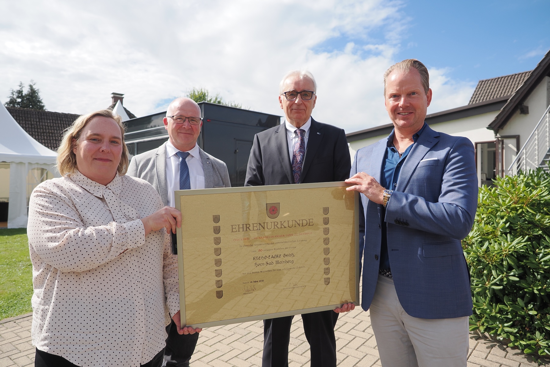 90 Jahre KNEHO-LACKE: Vom „Knetbaren Holz“ zum internationalen Spezialisten für UV-Lacke