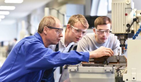 Ausbildung im Schwarm: Bewerberweitergabe für 2027 startet im Kreis Minden-Lübbecke