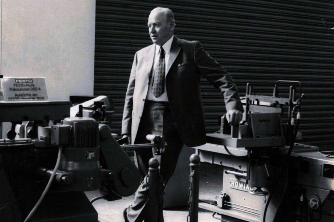 1961 gr&uuml;ndet Schreinermeister Willi Hofmann das Unternehmen in M&uuml;hlacker. Foto: HOWIAL