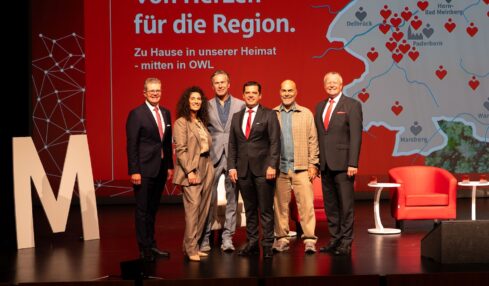 Sparkassen-FORUM in Paderborn: Dirk Steffens wirbt für Optimismus und Nachhaltigkeit
