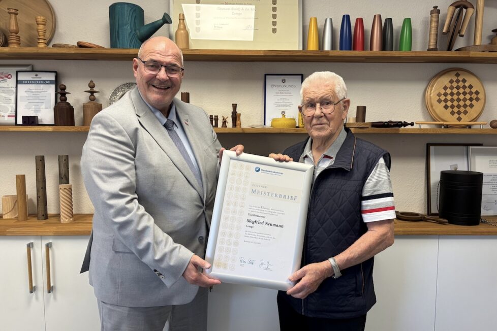 65 Jahre Tischler-Meister: Siegfried Neumann erhält Eisernen Meisterbrief